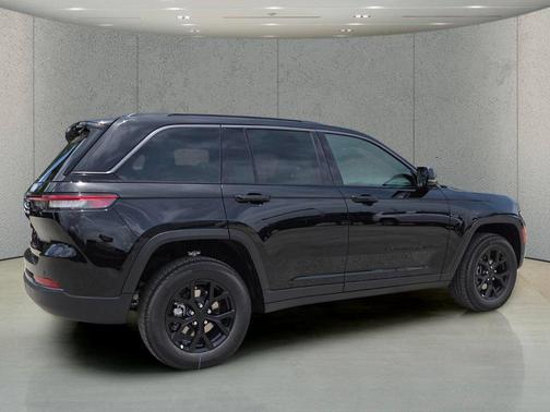 Diamond 2026 Jeep Grand Cherokee Altitude
