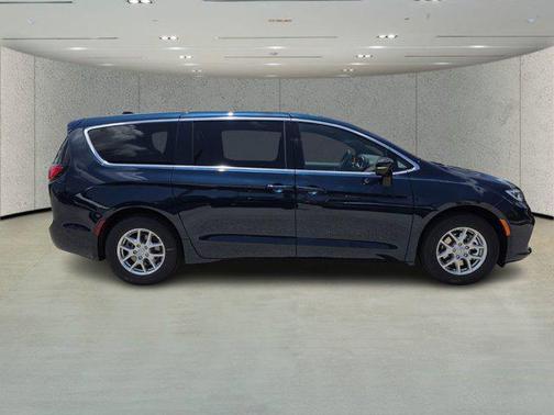 2025 Chrysler Pacifica L