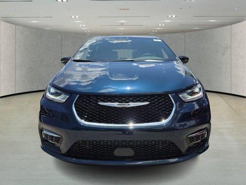 2025 Chrysler Pacifica L