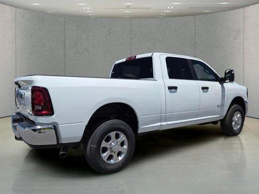 Bright White Clearcoat 2026 RAM 2500 Big Horn Crew Cab 4x4 6'4' Box