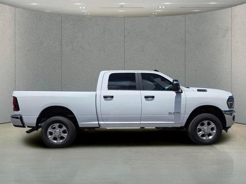 Bright White Clearcoat 2026 RAM 2500 Big Horn Crew Cab 4x4 6'4' Box