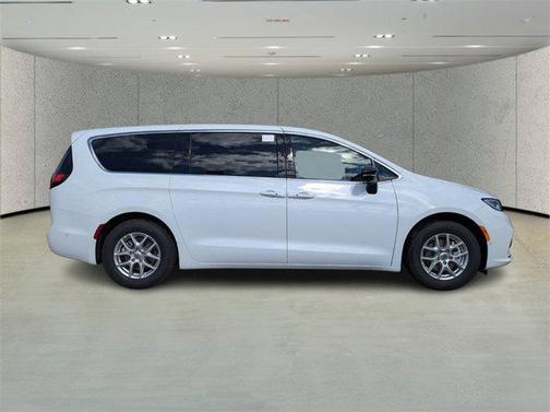 2025 Chrysler Pacifica L