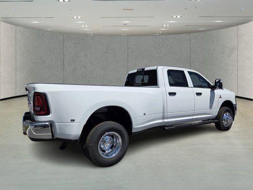 Bright White Clearcoat 2026 RAM 3500 Tradesman Crew Cab 4x4 8' Box
