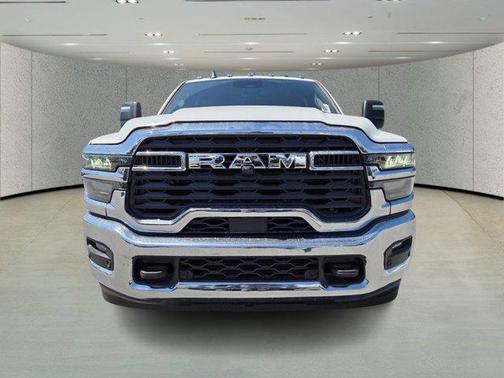 Bright White Clearcoat 2026 RAM 3500 Tradesman Crew Cab 4x4 8' Box