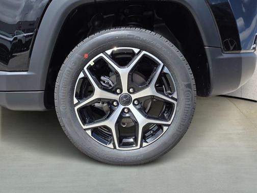 Diamond Black Crystal Pearlcoat 2026 Jeep Compass Limited