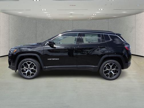 Diamond Black Crystal Pearlcoat 2026 Jeep Compass Limited