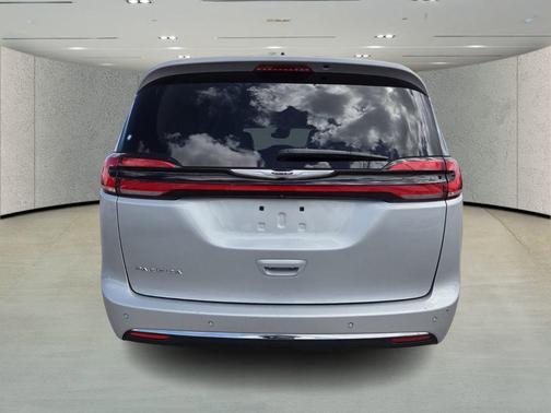 Silver Mist Clearcoat 2024 Chrysler Pacifica Touring L