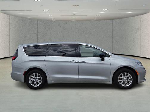 Silver Mist Clearcoat 2024 Chrysler Pacifica Touring L