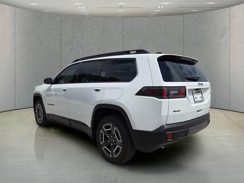 Bright White Clearcoat 2026 Jeep Cherokee Laredo