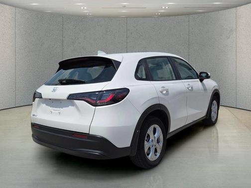 Platinum White Pearl 2025 Honda HR-V LX