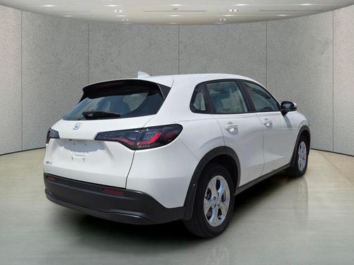 Platinum White Pearl 2025 Honda HR-V LX
