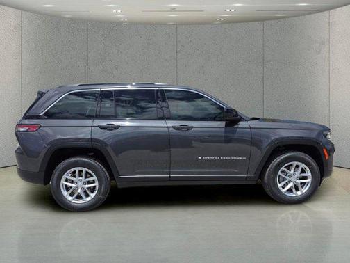 Baltic Gray Metallic Clearcoat 2026 Jeep Grand Cherokee Altitude