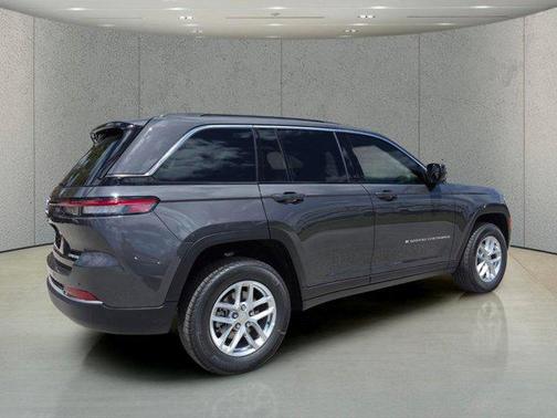 Baltic Gray Metallic Clearcoat 2026 Jeep Grand Cherokee Altitude