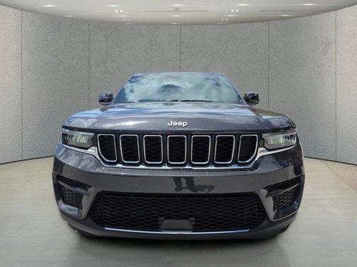 Baltic Gray Metallic Clearcoat 2026 Jeep Grand Cherokee Altitude