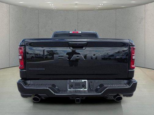 Diamond Black Crystal Pearlcoat 2026 RAM 1500 Big Horn/Lone Star