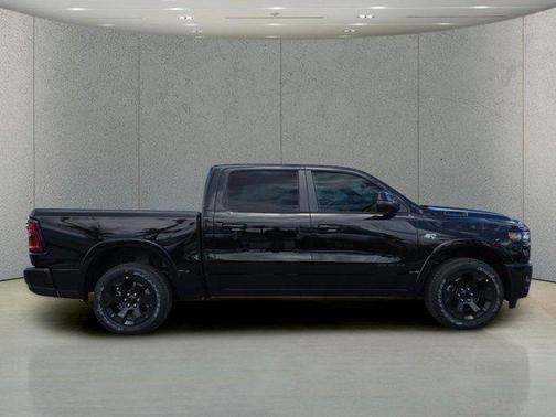 Diamond Black Crystal Pearlcoat 2026 RAM 1500 Big Horn/Lone Star