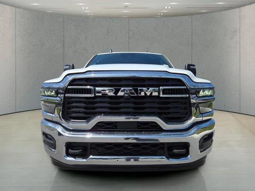 Bright White Clearcoat 2026 RAM 2500 Tradesman Crew Cab 4x4 6'4' Box