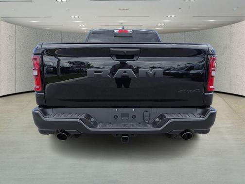 Diamond Black Crystal Pearlcoat 2026 RAM 1500 Warlock Crew Cab 4x4 5'7' Box