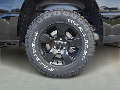 Diamond Black Crystal Pearlcoat 2026 RAM 1500 Warlock Crew Cab 4x4 5'7' Box