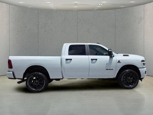 Bright White Clearcoat 2026 RAM 2500 Big Horn Crew Cab 4x4 6'4' Box