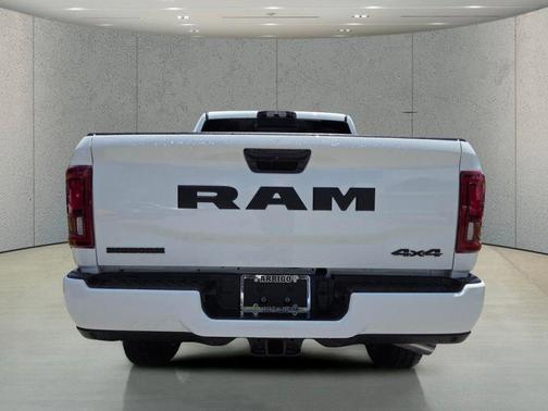 Bright White Clearcoat 2026 RAM 2500 Big Horn Crew Cab 4x4 6'4' Box