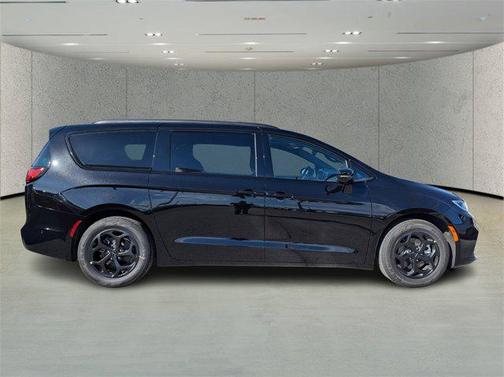 2025 Chrysler Pacifica Hybrid Premium S Appearance Pkg