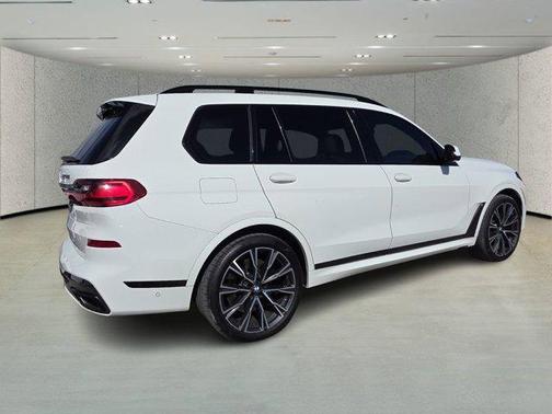 2021 BMW X7 M50i