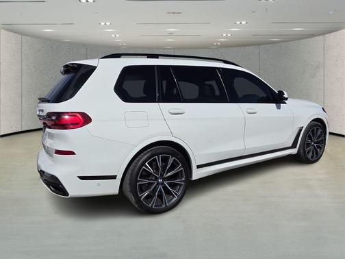 2021 BMW X7 M50i