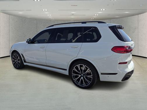 2021 BMW X7 M50i