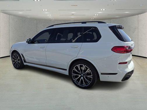 2021 BMW X7 M50i