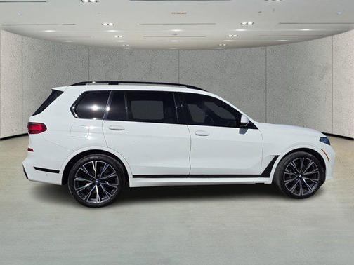 2021 BMW X7 M50i