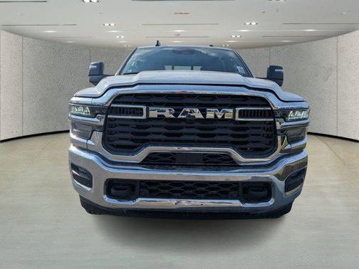 2026 RAM 2500 Tradesman Crew Cab 4x4 6'4' Box
