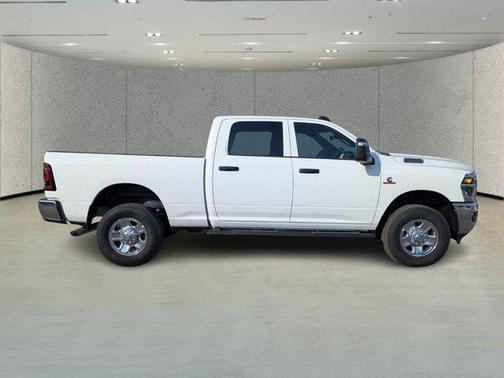 2026 RAM 2500 Tradesman Crew Cab 4x4 6'4' Box