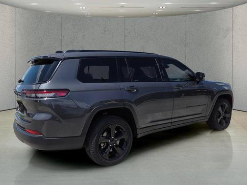 Baltic Gray Metallic Clearcoat 2022 Jeep Grand Cherokee L Altitude