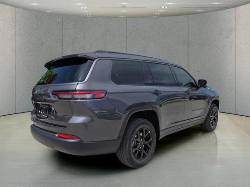 Baltic Gray Metallic Clearcoat 2026 Jeep Grand Cherokee L Altitude