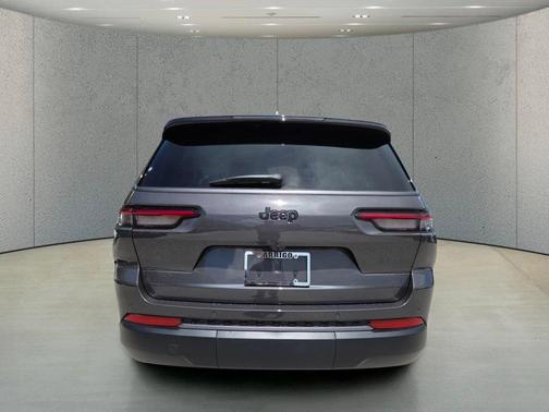 Baltic Gray Metallic Clearcoat 2026 Jeep Grand Cherokee L Altitude