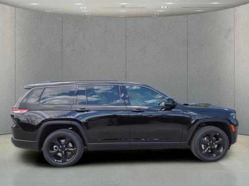 Diamond Black Crystal Pearlcoat 2026 Jeep Grand Cherokee L Limited
