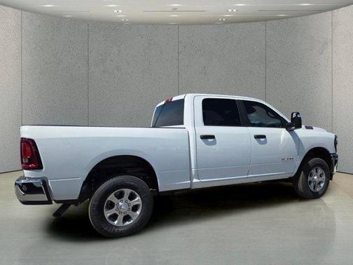 Bright White Clearcoat 2026 RAM 2500 Big Horn Crew Cab 4x4 6'4' Box