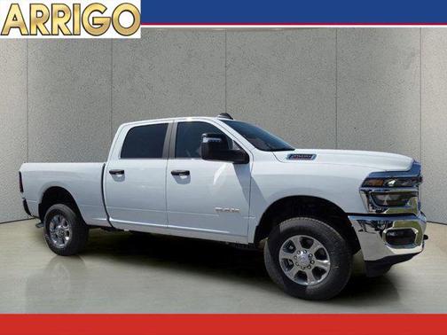 Bright White Clearcoat 2026 RAM 2500 Big Horn Crew Cab 4x4 6'4' Box