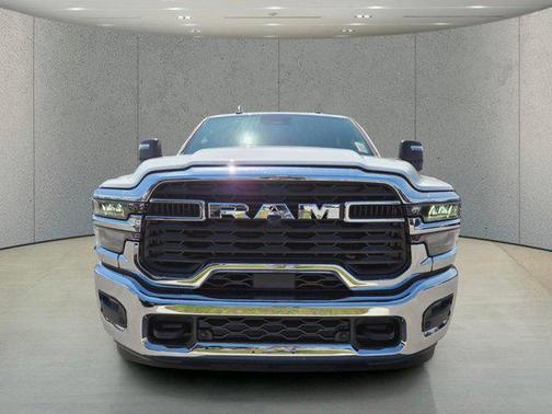 Bright White Clearcoat 2026 RAM 2500 Big Horn Crew Cab 4x4 6'4' Box