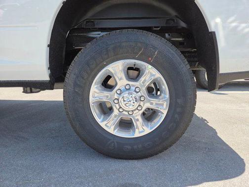 Bright White Clearcoat 2026 RAM 2500 Big Horn Crew Cab 4x4 6'4' Box