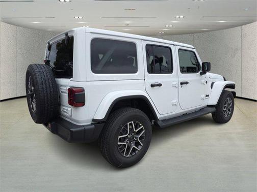 2026 Jeep Wrangler 4-Door Sahara 4x4