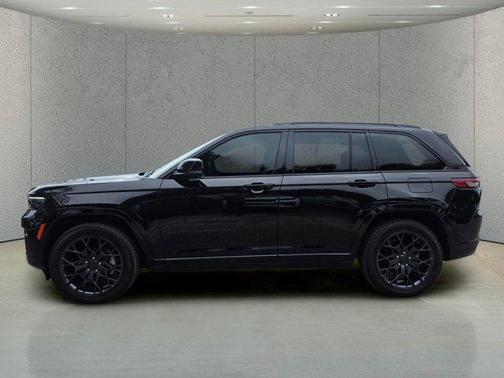 Diamond Black Crystal Pearlcoat 2025 Jeep Grand Cherokee Summit