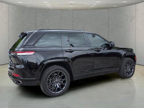 Diamond Black Crystal Pearlcoat 2025 Jeep Grand Cherokee Summit
