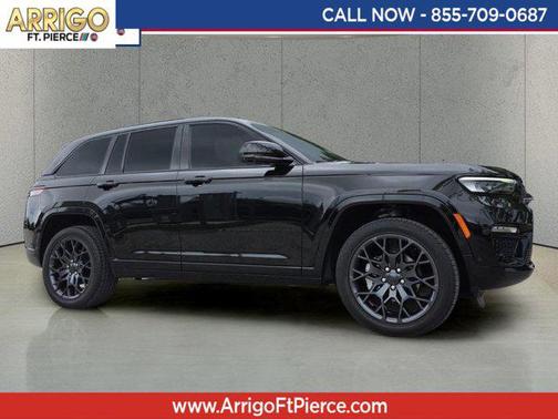 Diamond Black Crystal Pearlcoat 2025 Jeep Grand Cherokee Summit