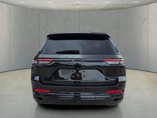 Diamond Black Crystal Pearlcoat 2025 Jeep Grand Cherokee Summit