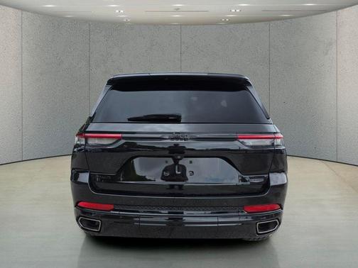 Diamond Black Crystal Pearlcoat 2025 Jeep Grand Cherokee Summit
