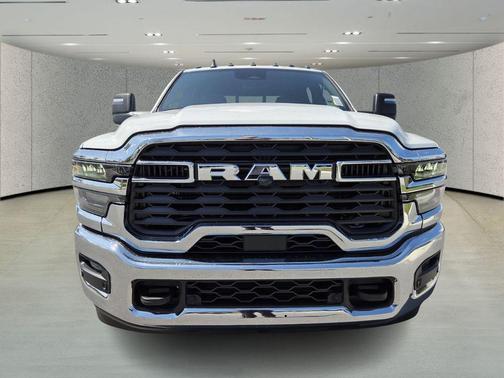 Bright White Clearcoat 2026 RAM 3500 Tradesman Crew Cab 4x4 8' Box