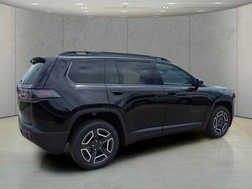 Diamond Black Crystal Pearlcoat 2026 Jeep Cherokee Limited