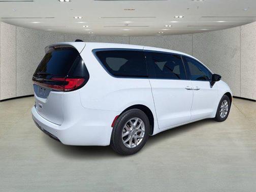 2025 Chrysler Pacifica L